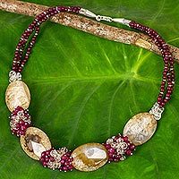 Agate beaded necklace,