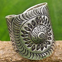 Sterling silver wrap ring, 'Karen Aster' - Hand Made Sterling Silver Wrap Ring Floral Thailand