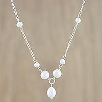 Cultured pearl pendant necklace,