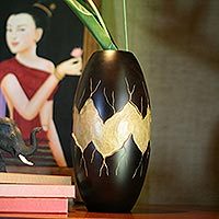 Mango wood vase,