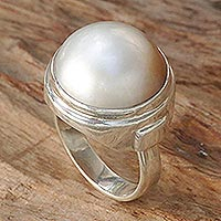 Anillo de cóctel de perlas mabe cultivadas, 'Sofisticación blanca' - Anillo de plata de ley y perlas cultivadas hecho a mano