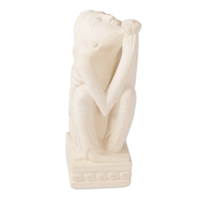 Escultura de piedra arenisca, 'Una oración ferviente' - Escultura de piedra única de una niña rezando