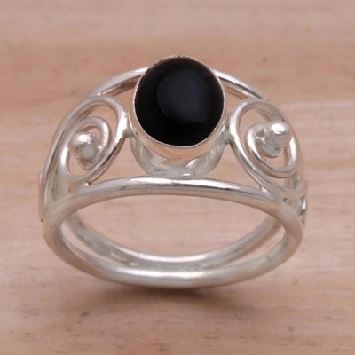 Onyx-Solitärring 'Grace' - Handgefertigter Sterlingsilber-Ring mit Onyx
