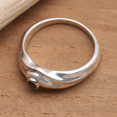 Peridot-Solitärring, „Ein Versprechen“ – Ring aus Peridot und Sterlingsilber