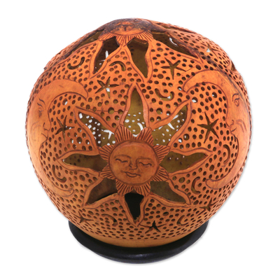 Escultura de cáscara de coco, 'Sol, Luna y Estrellas' - Escultura de cáscara de coco tallada a mano con soporte