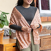 Bufanda batik de seda, 'Tamarindo tropical en rojo' - Bufanda batik artesanal