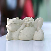 Sandsteinstatuette, „Sonnenblumenfrosch“ – handgefertigte Sandsteinstatuette