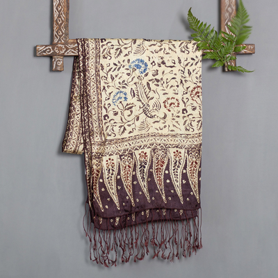 Batikschal aus Seide – Handgefertigter Schal mit weinrotem Blumenmuster aus Seide