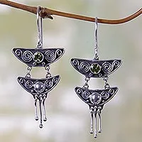 Peridot-Kronleuchter-Ohrringe, „Summer Moonlight“ – Indonesische Peridot-Kronleuchter-Ohrringe aus Sterlingsilber