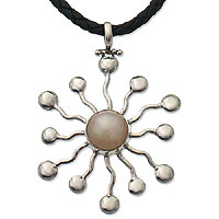 Pearl and leather necklace, White Star