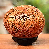 Escultura de cáscara de coco, 'Beehive Jive' - Escultura de cáscara de coco