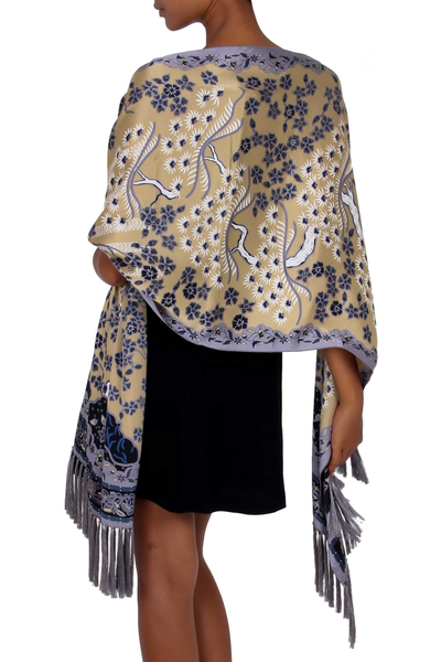 Mantón de batik de seda, 'Golden Blue Garden' - Mantón de seda floral hecho a mano