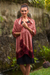 Batikschal aus Seide – Handgestempelter Seiden-Batikschal in Rotbraun und Buff aus Bali