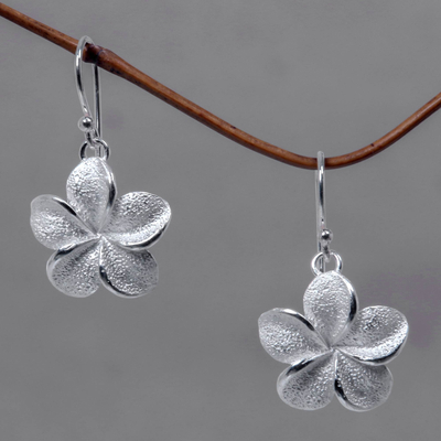 Sterling silver flower earrings, 'Frangipani' - Floral Sterling Silver Dangle Earrings