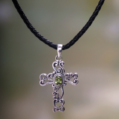 Peridot-Kreuz-Halskette - Handgefertigte religiöse Peridot-Halskette
