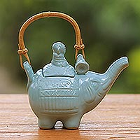 Keramik-Teekanne, „Buddha und der türkisfarbene Elefant“ – handgefertigte blaue Keramik-Teekanne 