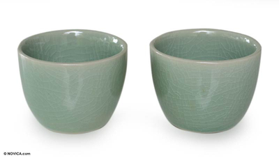 Teetassen aus Steingut, 'Grüne Legenden' (Paar) - Teetassen aus Grünsteinzeug-Keramik (Paar)