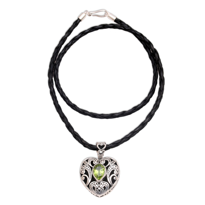 Peridot-Halskette - Indonesische herzförmige Halskette aus Sterlingsilber und Peridot