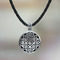 Featured review for Leather pendant necklace, Java Rosette
