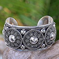 Pulsera de puño de plata de ley, 'Tradiciones modernas' - Pulsera de puño de plata de ley hecha a mano con motivos florales