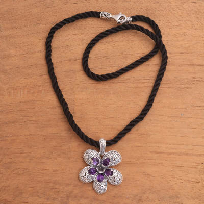 Collar con colgante de amatista - Collar con colgante de amatista floral elaborado en Bali