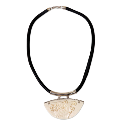 Halskette mit Anhänger aus Leder - Einzigartige Halskette aus Leder und Kuhknochen