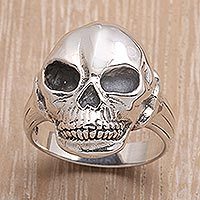 Men's sterling silver ring, 'Lunar Skull' - Men's Artisan Crafted Silver Ring