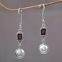 Pendientes colgantes de perlas y granates, 'Pure Passion' - Pendientes de plata de ley con perlas y granates