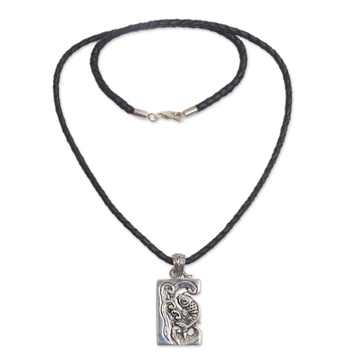 Halskette mit Anhänger aus Sterlingsilber und Leder - Halskette mit Anhänger aus Sterlingsilber und Leder