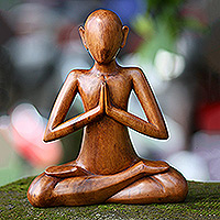 Escultura en madera, 'Meditando' - Escultura de Meditación en Madera de Suar