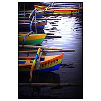 'Barcos tradicionales' - Fotografía en color de barcos tradicionales balineses 