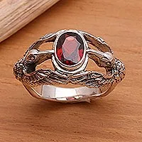 Anillo de granate para hombre, 'Regalo de la paz' ​​- Anillo de plata esterlina y granate de Indonesia para hombre