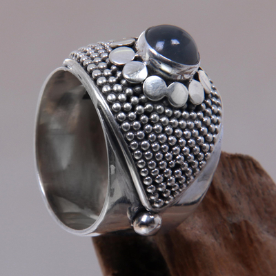 Mondstein-Kuppelring - Moderner Ring aus Sterlingsilber und Mondstein aus Bali