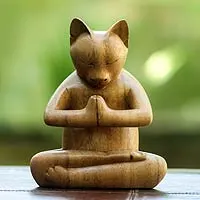 Escultura de madera, 'Gato consciente' - Escultura tallada en madera de Suar