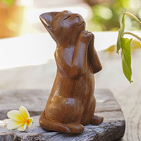 Escultura de madera, 'Wishing Cat' - Escultura de oración hecha a mano