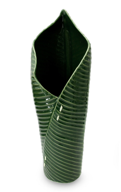 Vase aus Steingutkeramik, 'Bananenblatt'. - Handwerklich hergestellte Vase aus grünem Steinzeug