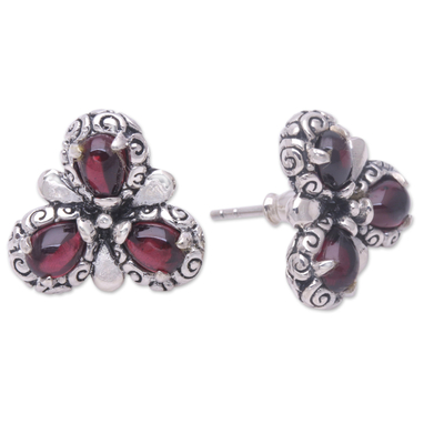 Granatblüten-Ohrringe - Handgefertigte Knopfohrringe aus Sterlingsilber und Granat