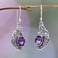 Pendientes colgantes de amatista, 'Balinese Breezes' - Pendientes colgantes de amatista de plata de ley para mujer