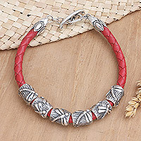 Pulsera trenzada de cuero, 'Lucky Dragonfly in Red' - Pulsera de cuero y plata de ley de Indonesia