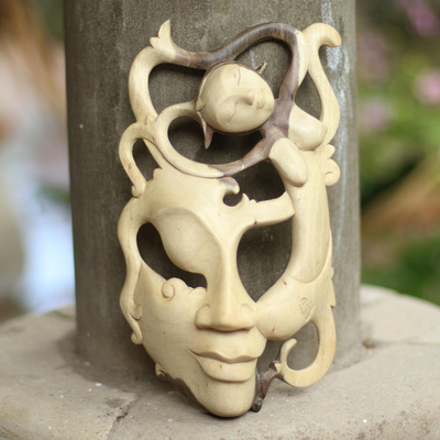 Máscara de madera, 'Freedom' - Máscara de madera moderna hecha a mano de Indonesia