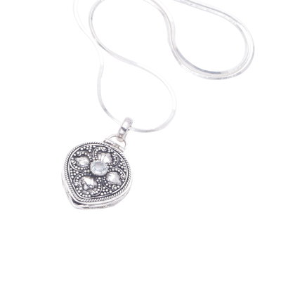 Blautopas-Herz-Medaillon-Halskette - Handgefertigte Medaillon-Halskette aus Sterlingsilber und Blautopas