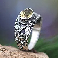 Anillo solitario de citrino, 'Encanto femenino' - Anillo de plata de ley y citrino