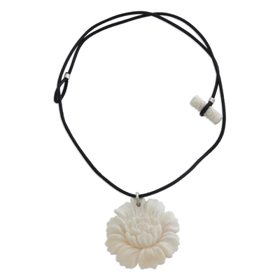 Collar colgante - Collar con colgante floral indonesia de comercio justo