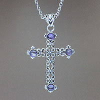 Amethyst-Kreuz-Halskette, 'Jasmine Light' - Einzigartige Kreuz-Halskette aus Amethyst und Sterlingsilber