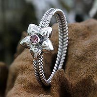 Ring mit rosa Turmalin und Geburtssteinblumen, „October Marigold“ – Ring aus rosa Turmalin und Sterlingsilber