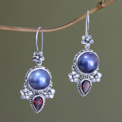 Aretes florales de perlas cultivadas y granate - Pendientes colgantes de plata con perla y granate