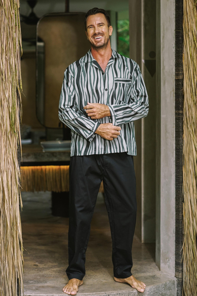 Herrenpyjama aus Baumwolle - Herrenpyjama mit balinesischem Baumwolldruck in Grau und Schwarz