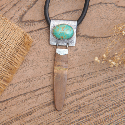 Halskette mit türkisfarbenem Anhänger - Silberne Halskette aus Bambus und Türkis