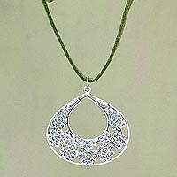 Collar de flores de plata de ley, 'Precious Moonflower' - Collar colgante floral de plata de ley