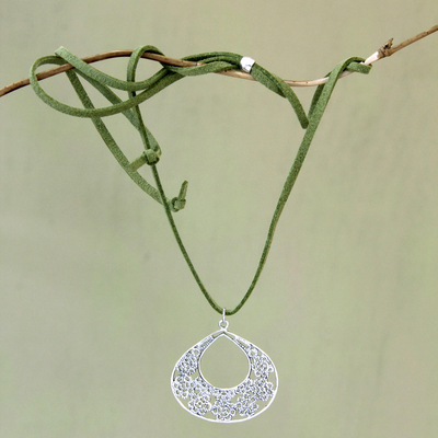 Blumenhalskette aus Sterlingsilber - Halskette mit floralem Anhänger aus Sterlingsilber